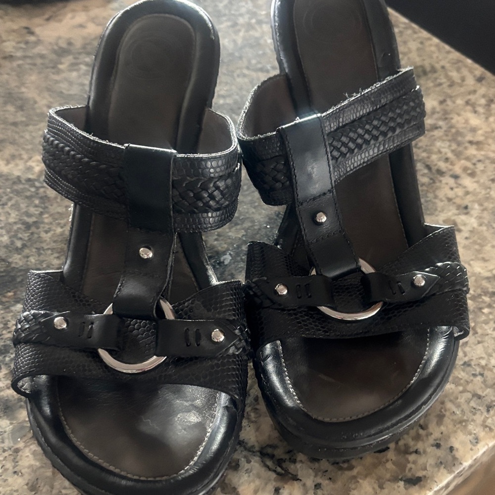 Nurture Women’s Sandal.  Size 38 Black.   Excellent preloved condition